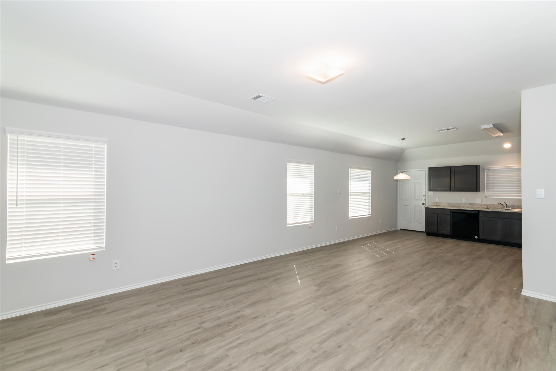 8639 Middleton Oaks Circle Property Photo 5