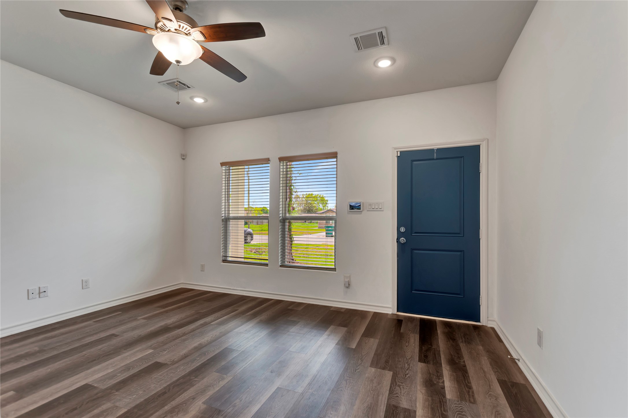 2030 Rosalee Street Property Photo 4