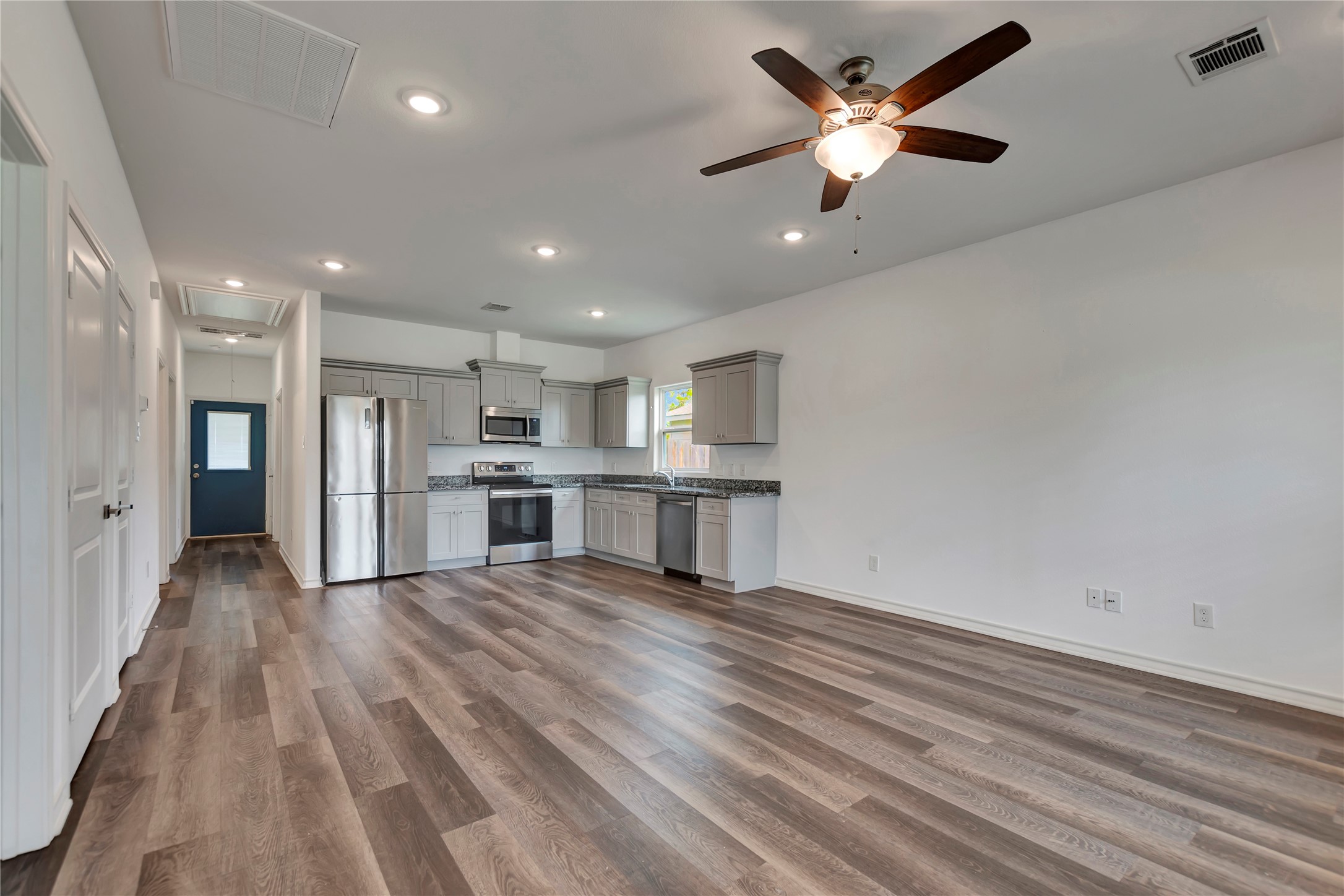 2030 Rosalee Street Property Photo 6
