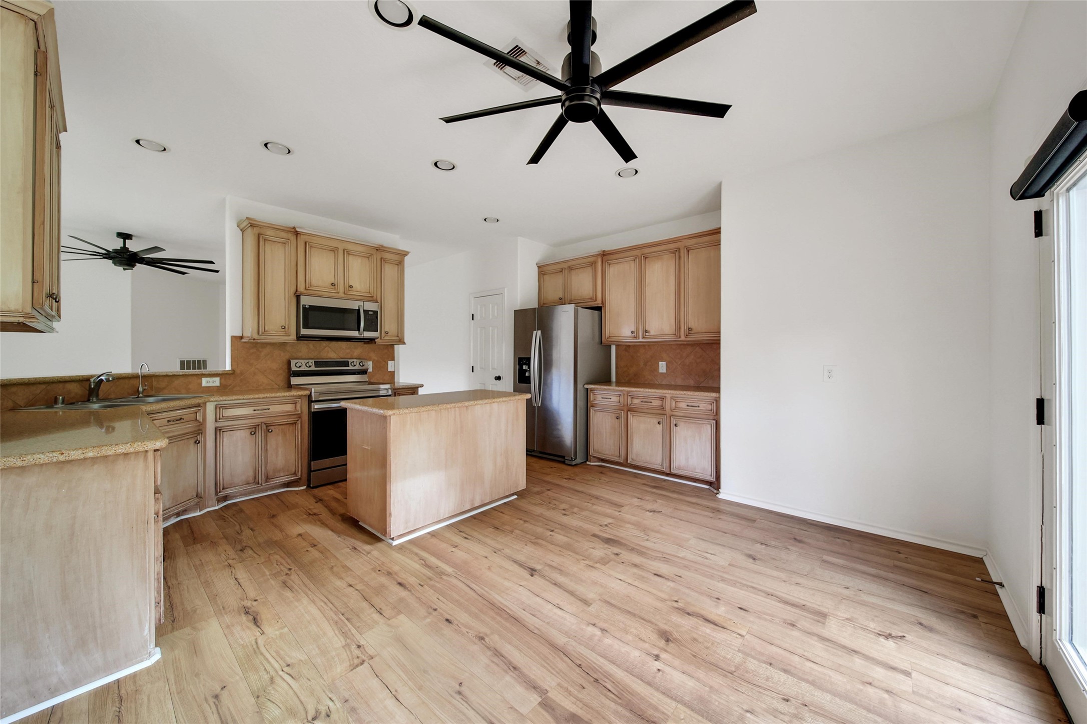 15575 Kitty Hawk Drive Property Photo 10