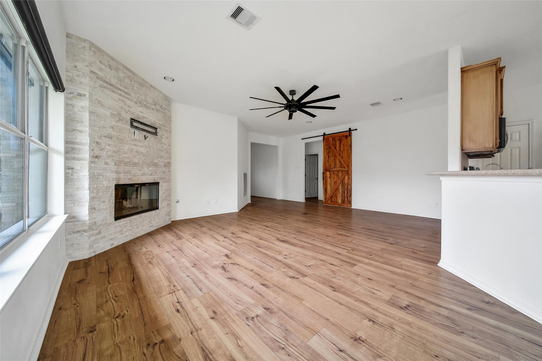 15575 Kitty Hawk Drive Property Photo 14
