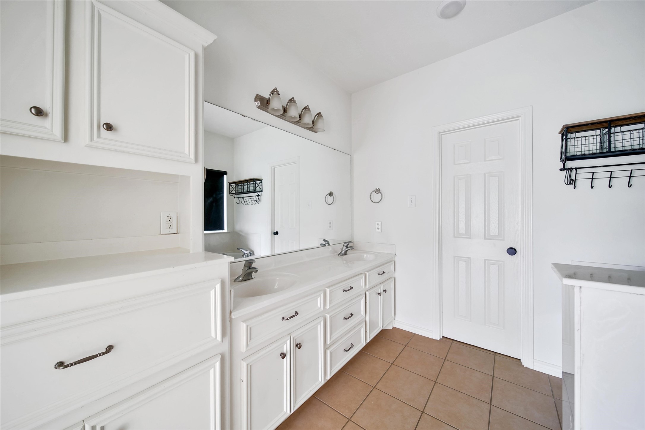 15575 Kitty Hawk Drive Property Photo 18