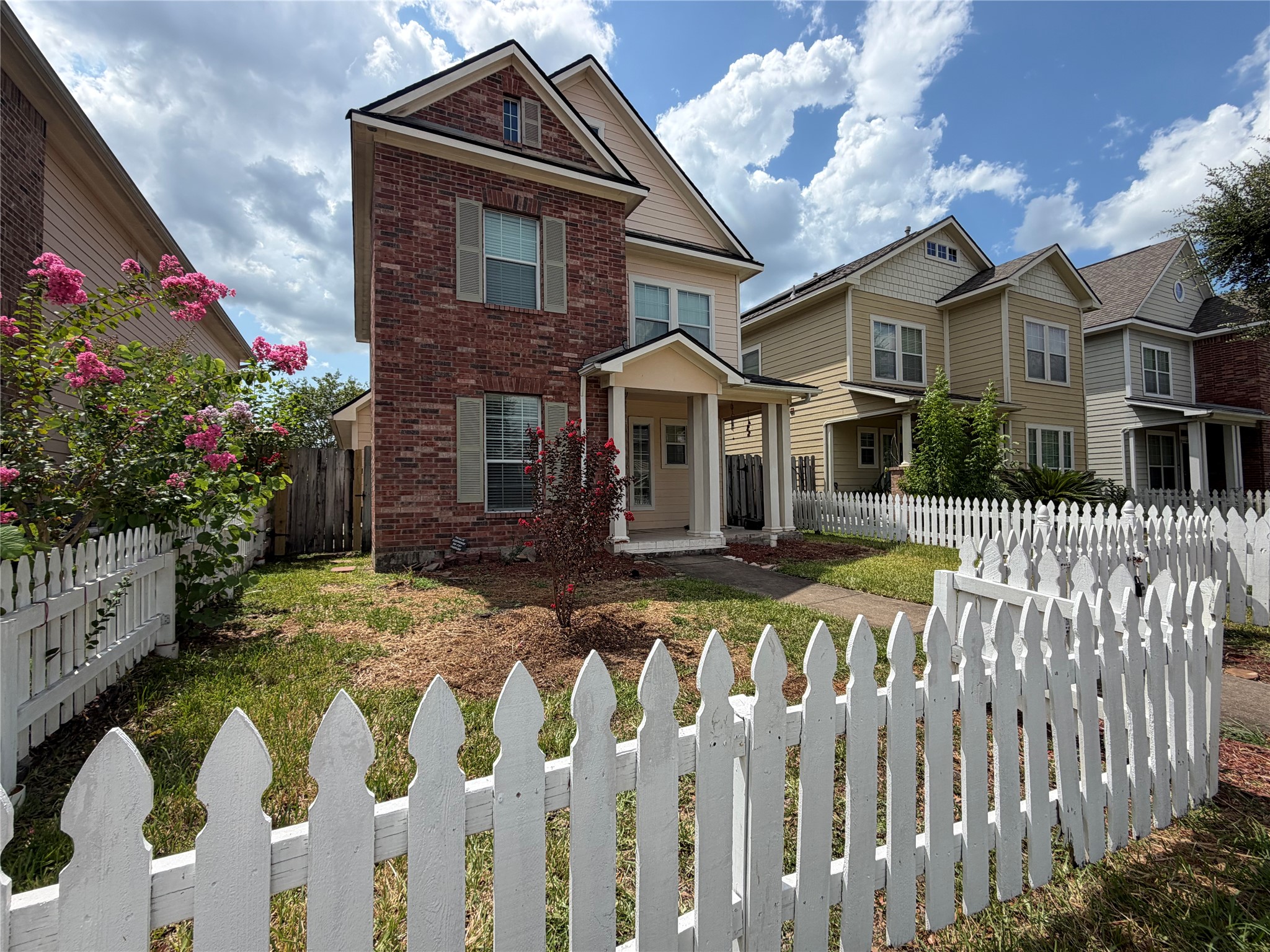 14434 Summer Garden Drive Property Photo 2