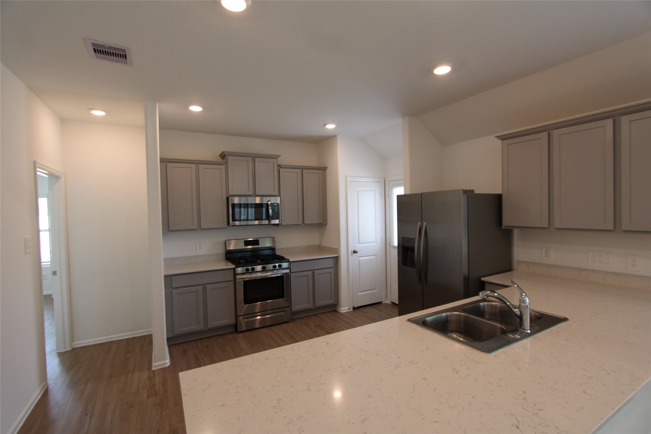 18527 Gold Hollow Court Property Photo 4
