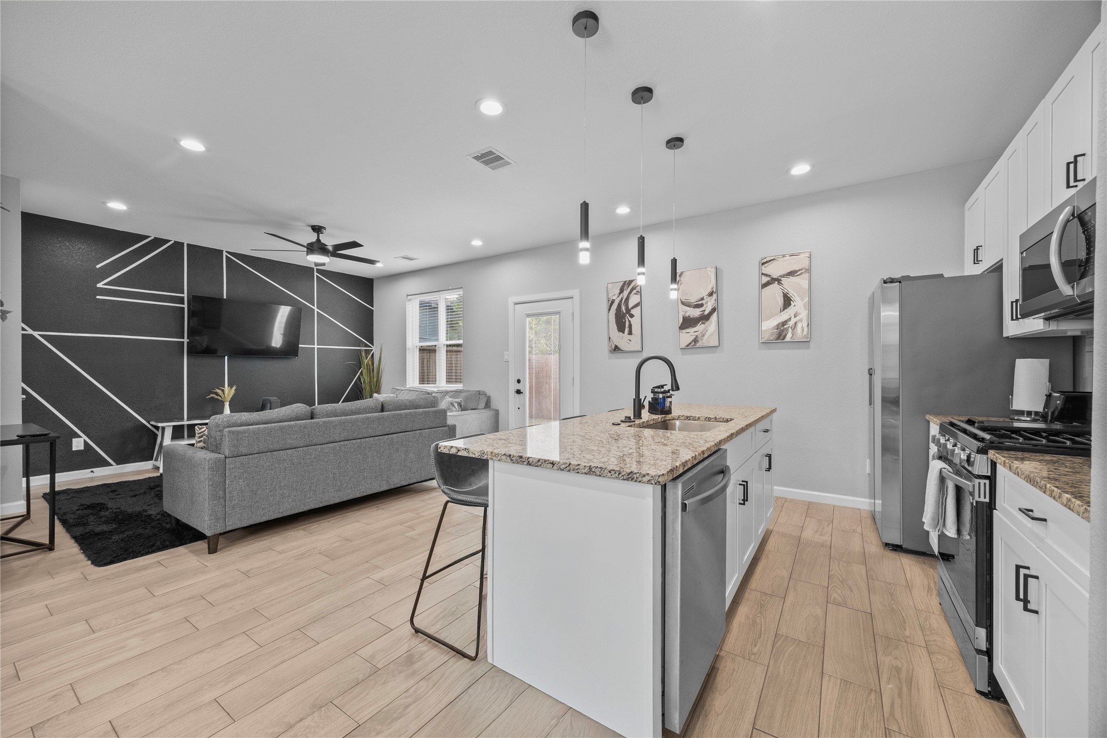 7418 Mount Street Property Photo 1