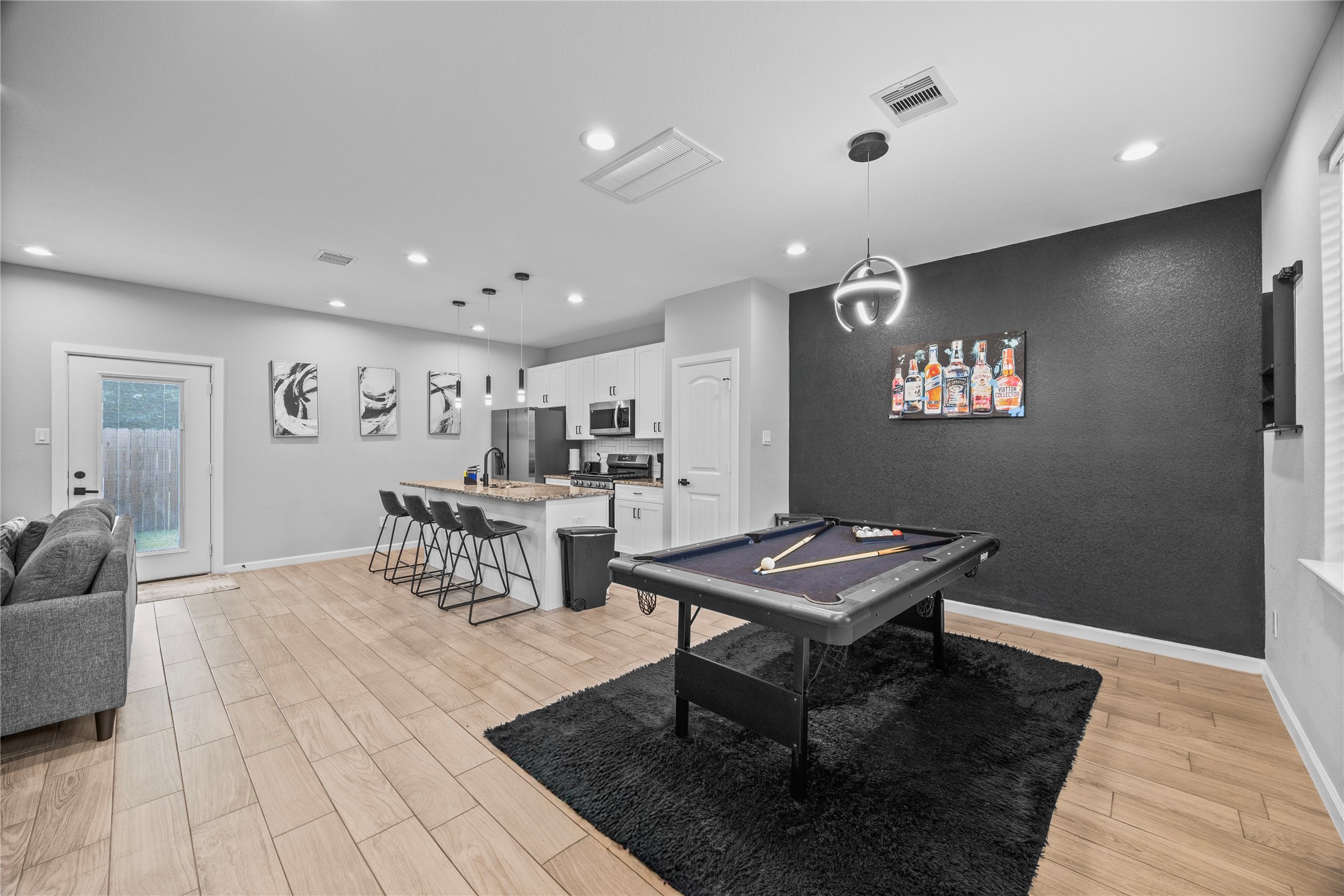 7418 Mount Street Property Photo 2