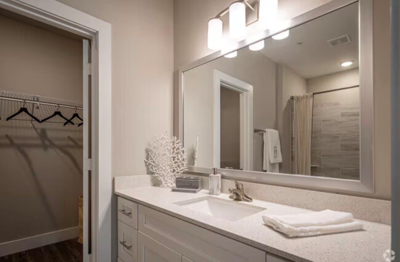 1620 Oak Tree Drive 3101 Property Photo 1