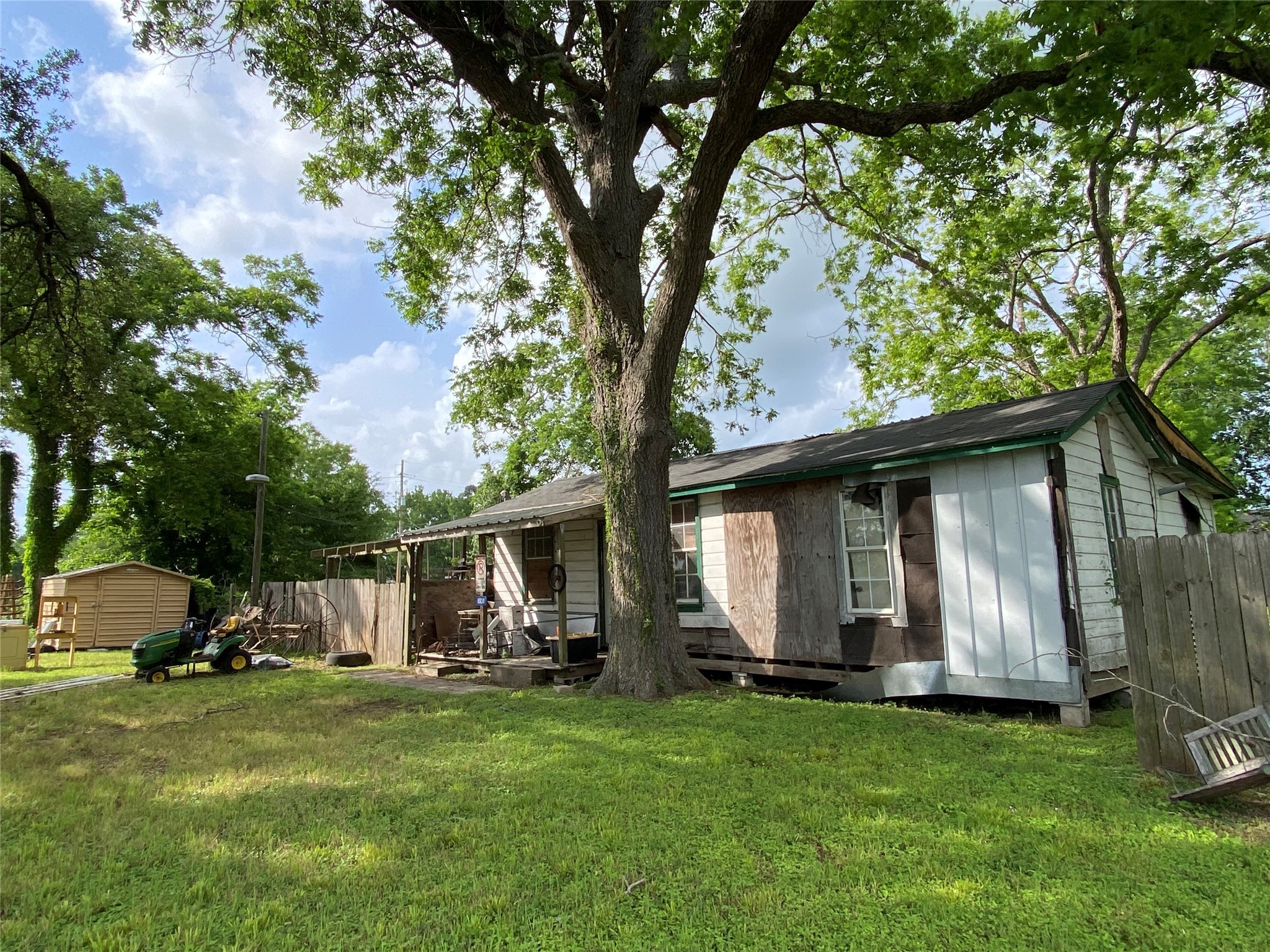6538 Railroad Street Property Photo