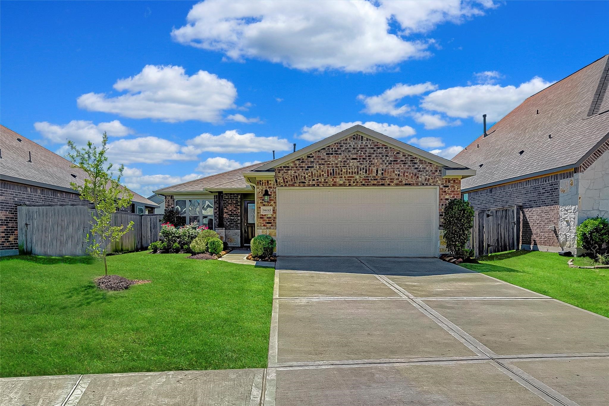 9610 Stratton Ridge Drive Property Photo 1