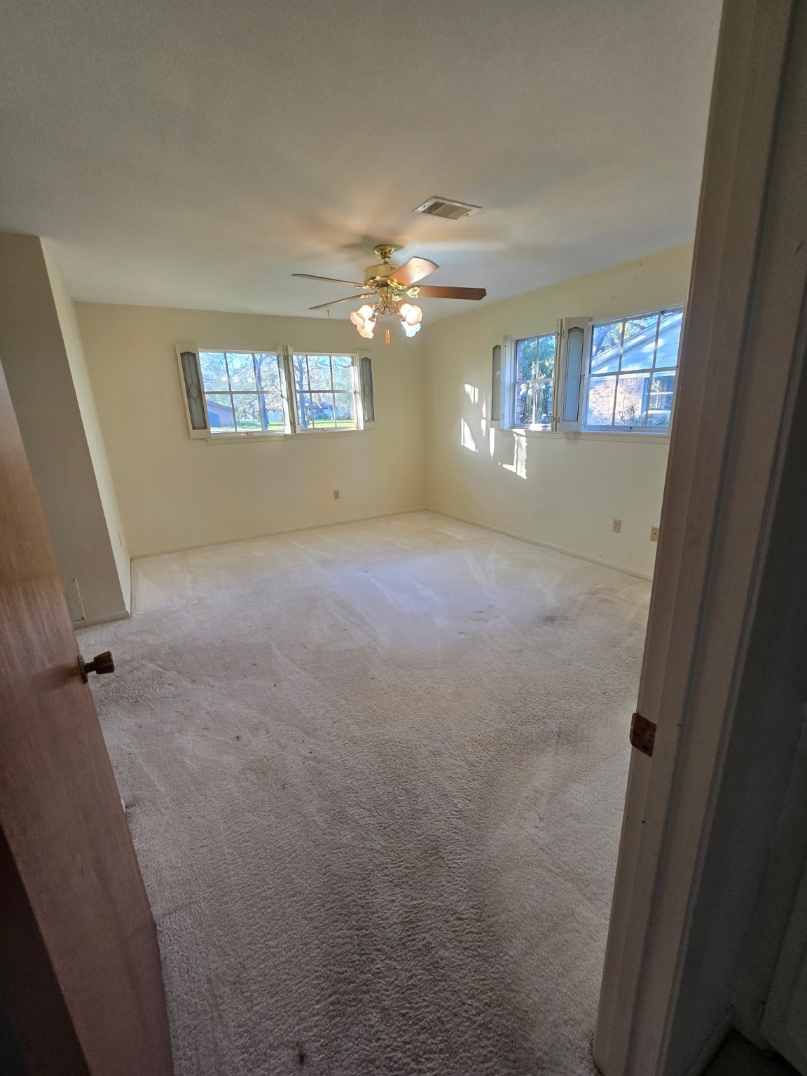 109 Sleepy Hollow Drive Property Photo 5