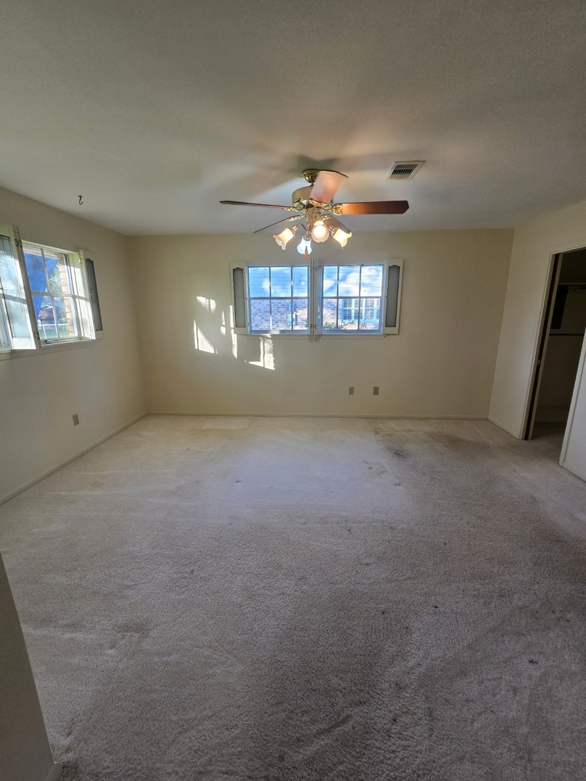 109 Sleepy Hollow Drive Property Photo 7