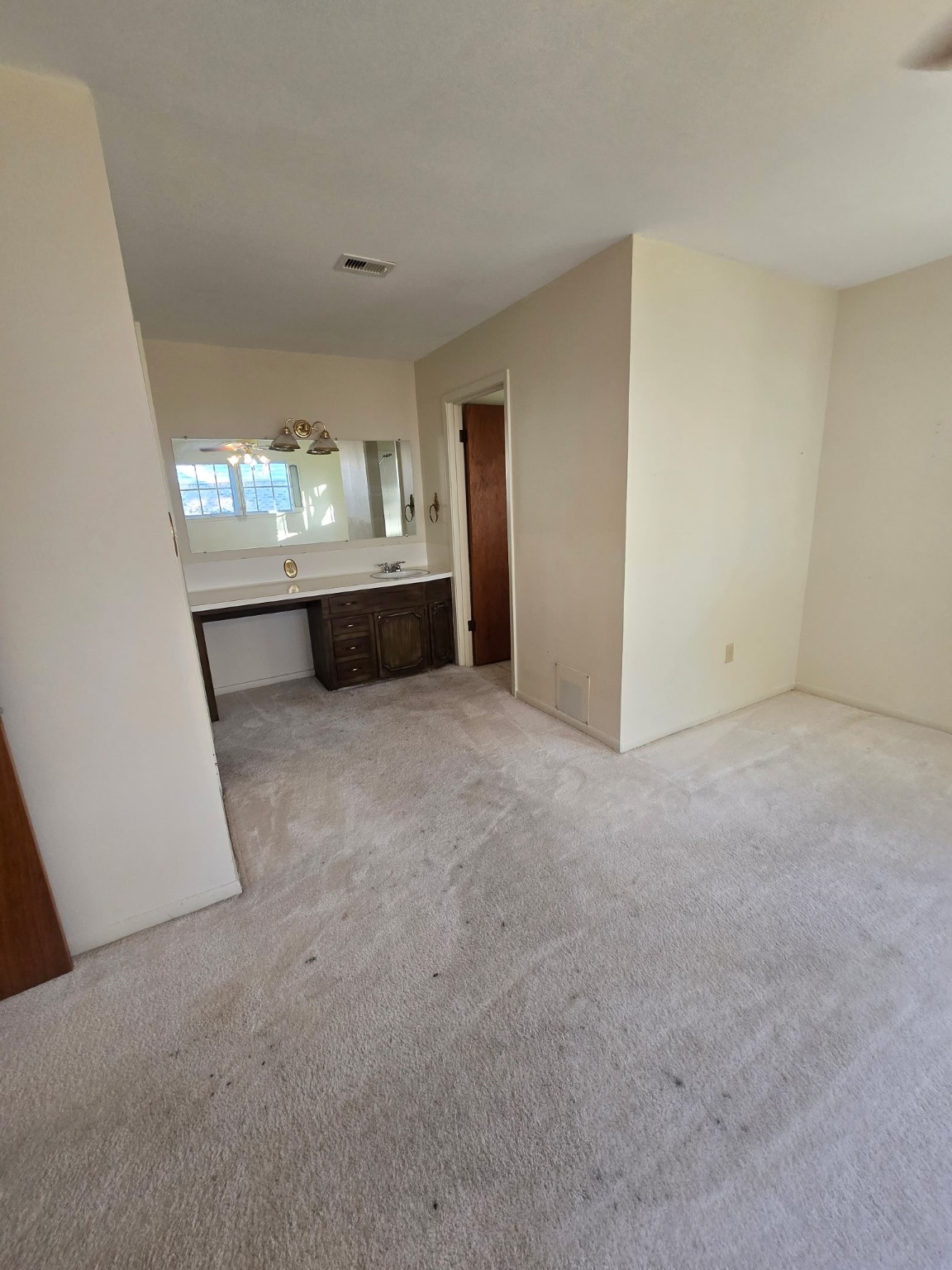 109 Sleepy Hollow Drive Property Photo 8