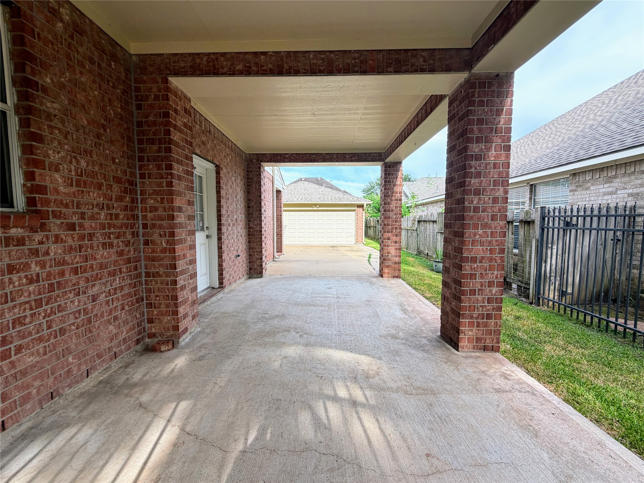 2819 Town Gate Court Property Photo 4