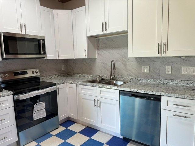 303 Oyster Street Property Photo 4