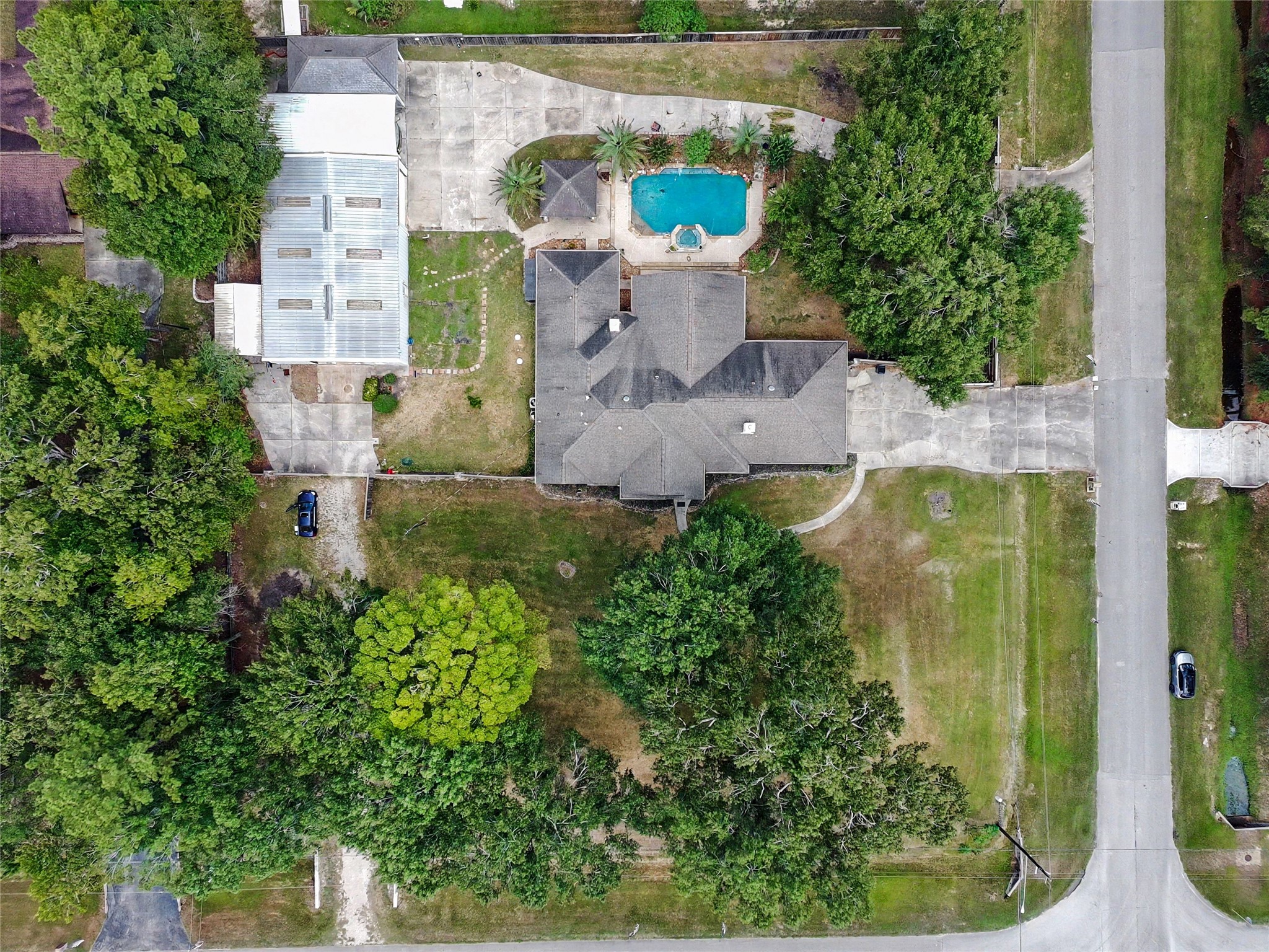 911 Winchester Bend Property Photo 2