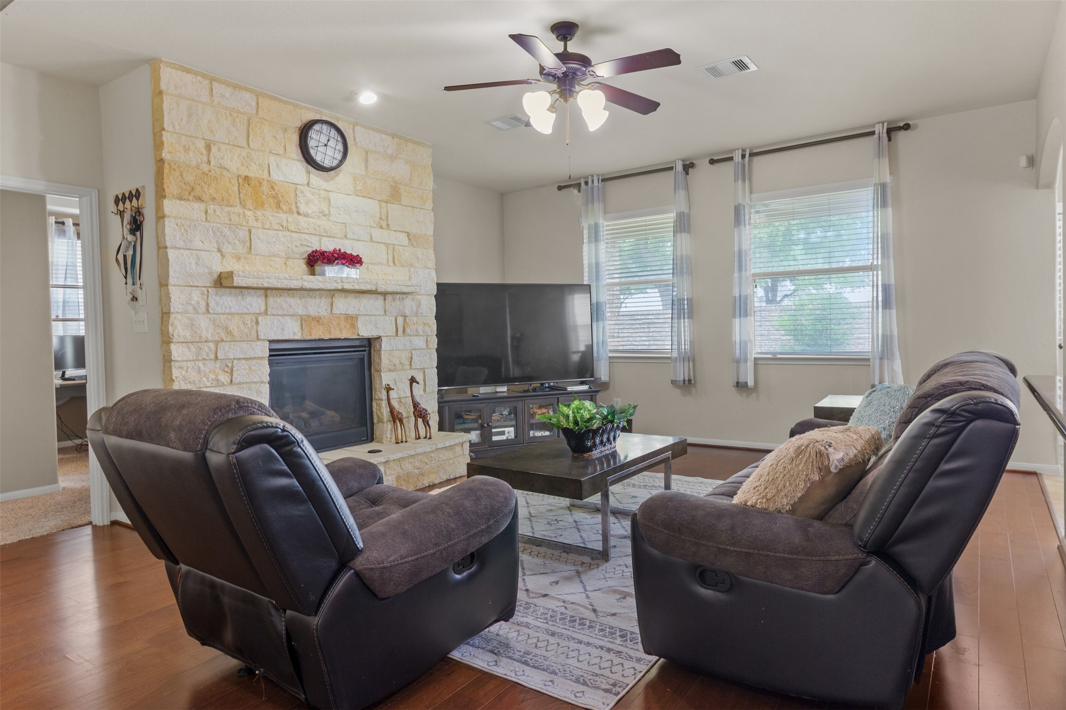 6102 Wickshire Drive Property Photo 3