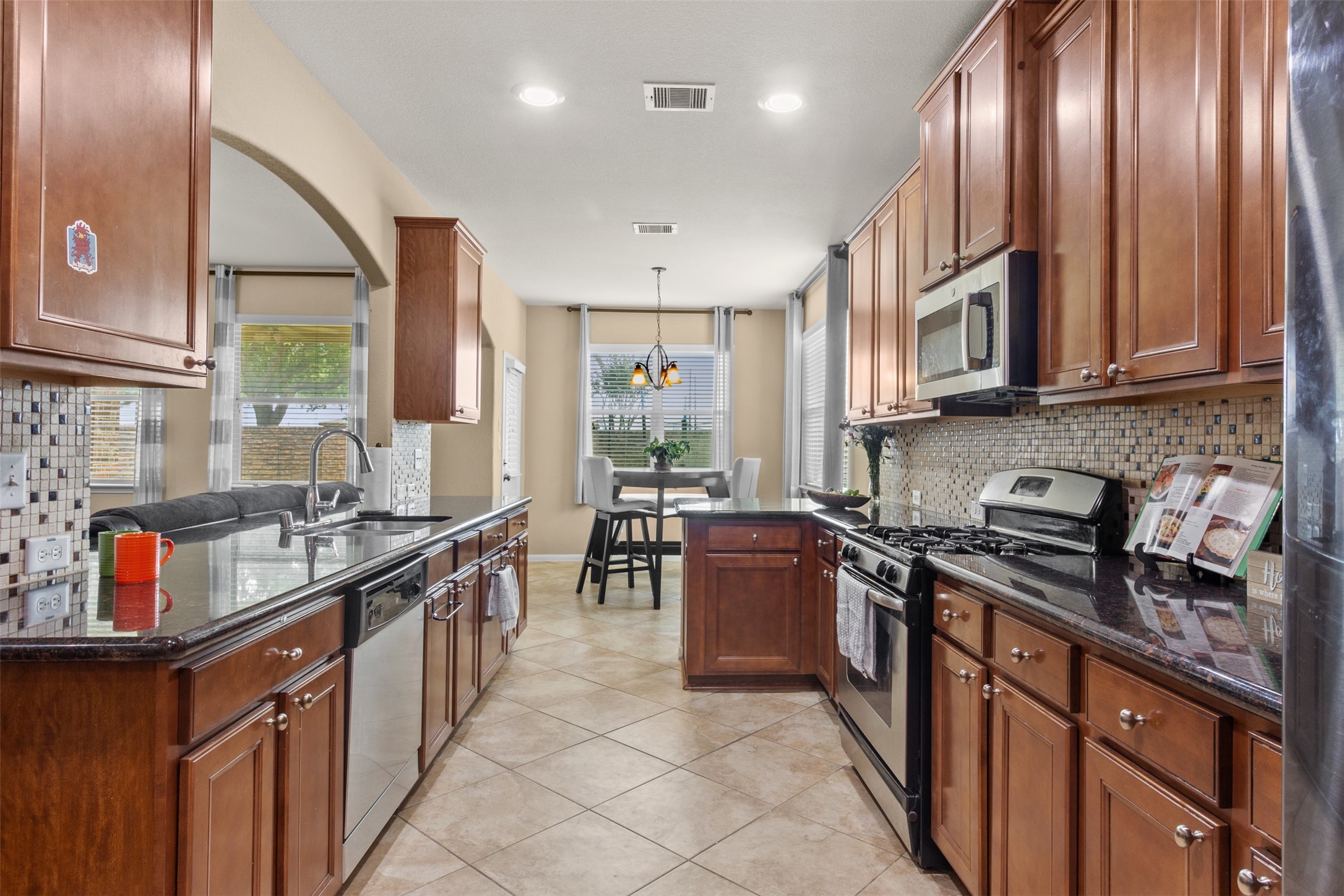 6102 Wickshire Drive Property Photo 12