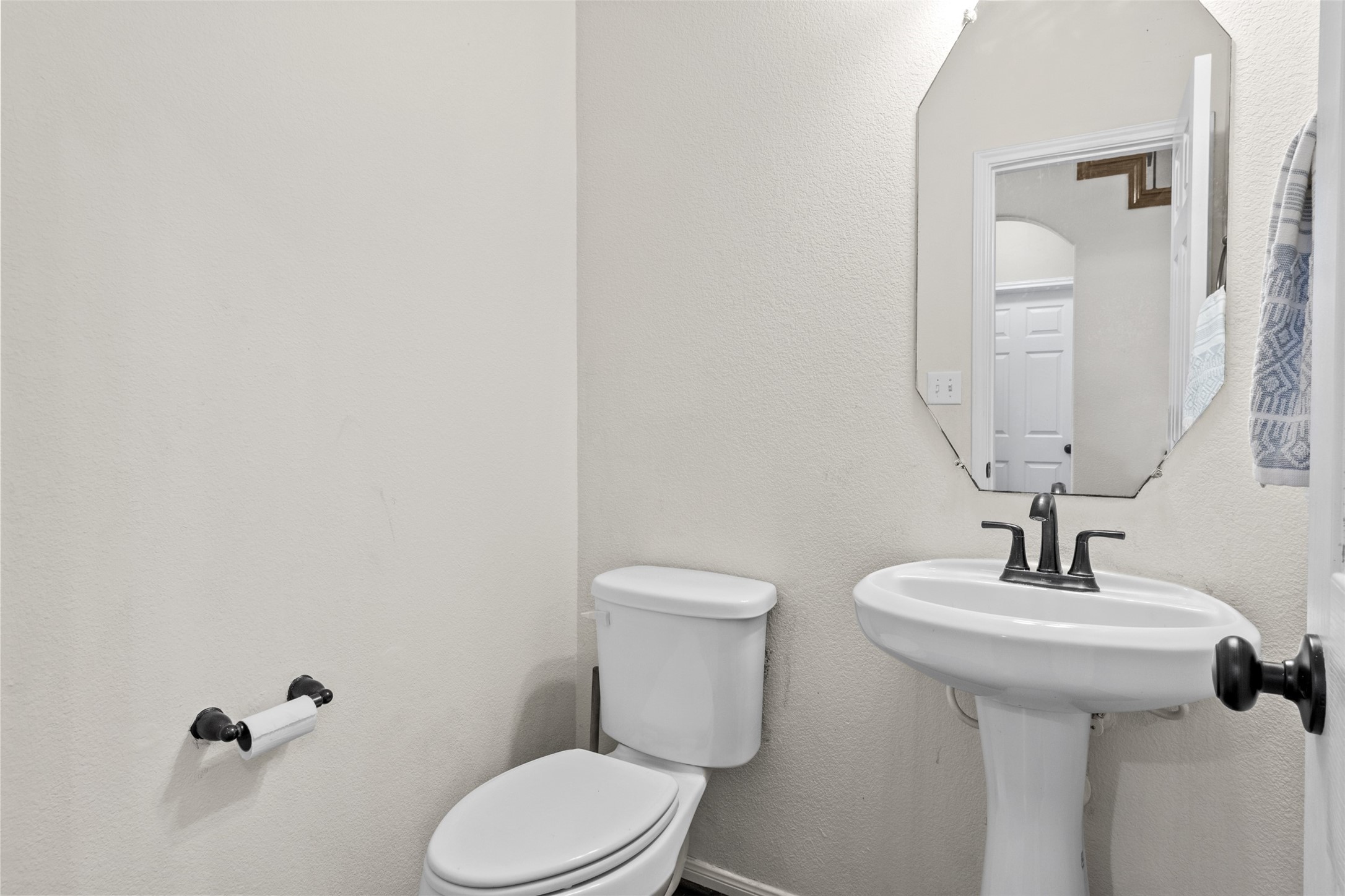 6102 Wickshire Drive Property Photo 15