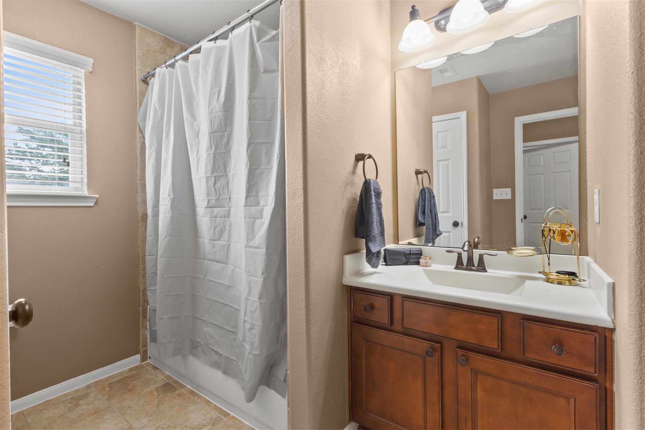 6102 Wickshire Drive Property Photo 28