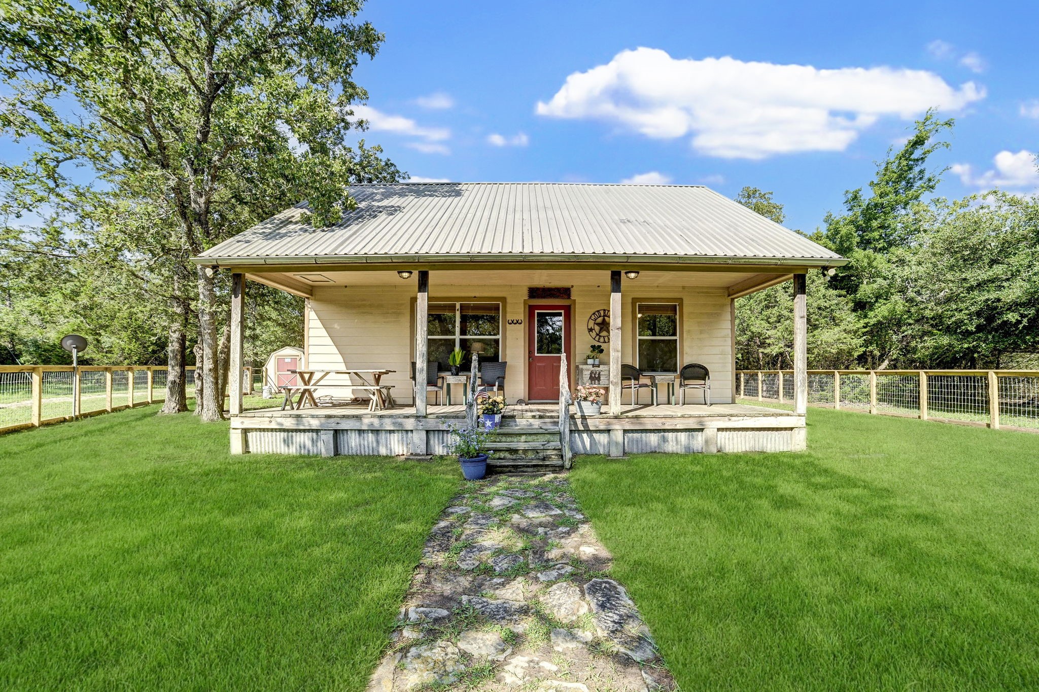 1301 County Road 2103 Property Photo