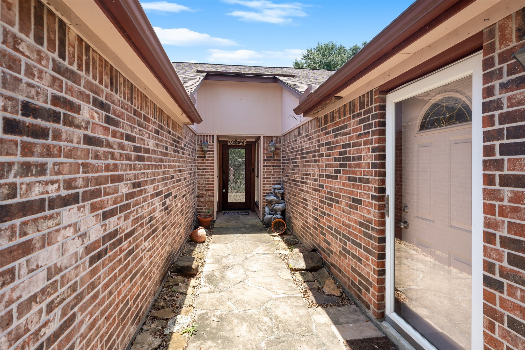 6907 Briarfield Drive Property Photo 2
