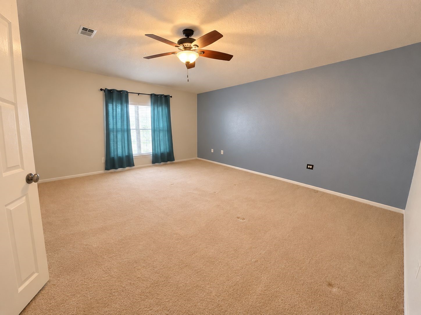 830 Sierra Lake Drive Property Photo 8