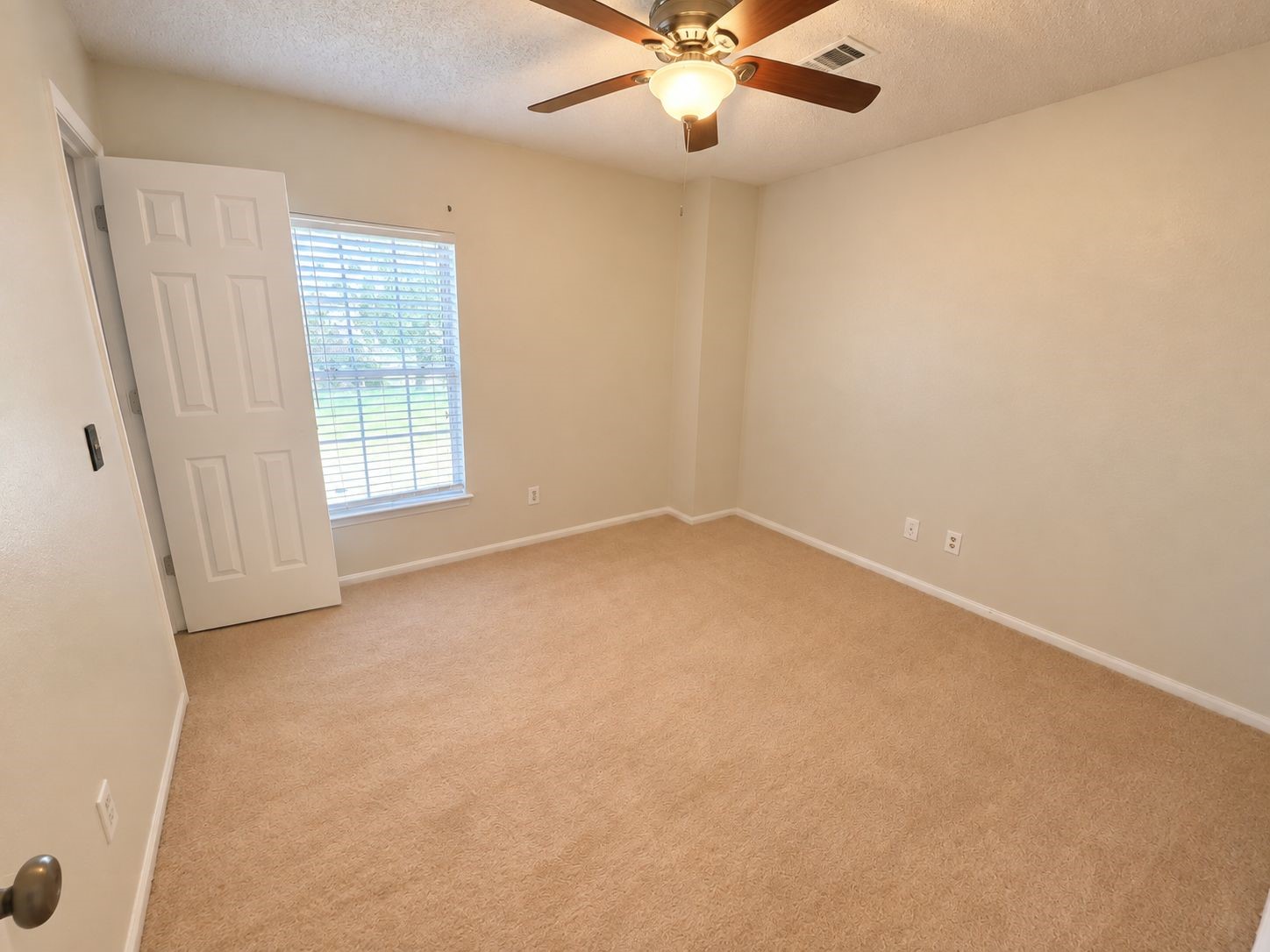 830 Sierra Lake Drive Property Photo 11