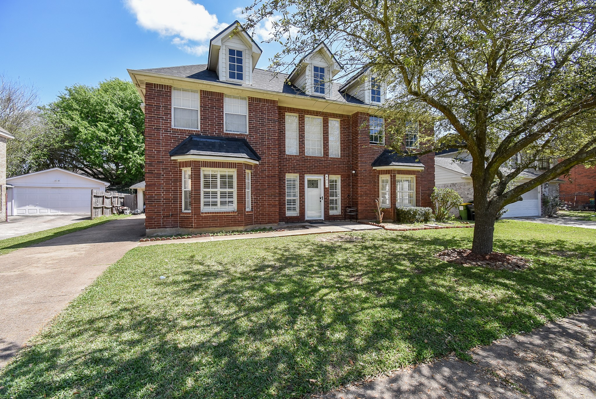 4311 Glen Avon Drive Property Photo 2