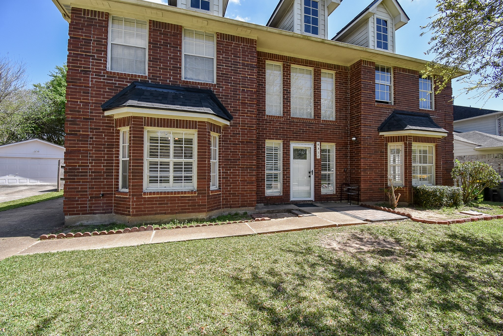 4311 Glen Avon Drive Property Photo 4