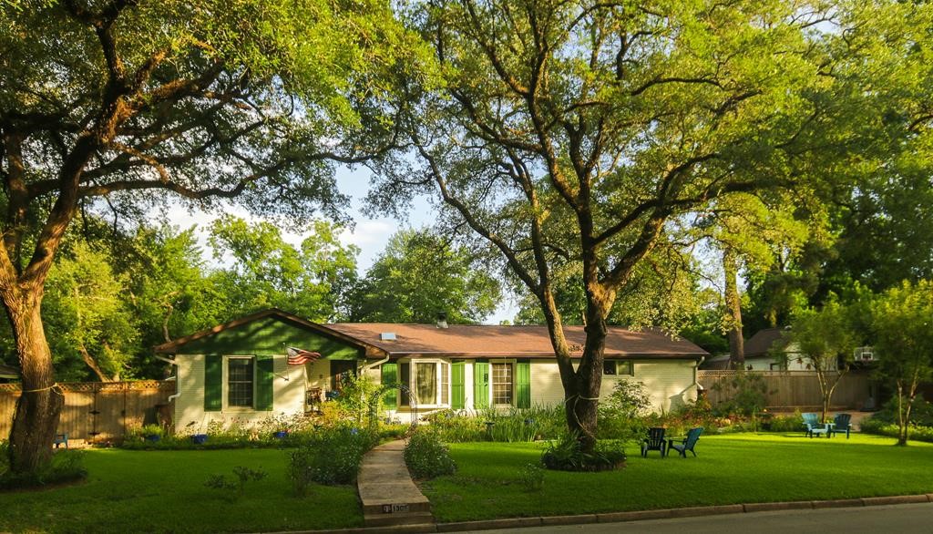 1305 W Grove Avenue Property Photo 1