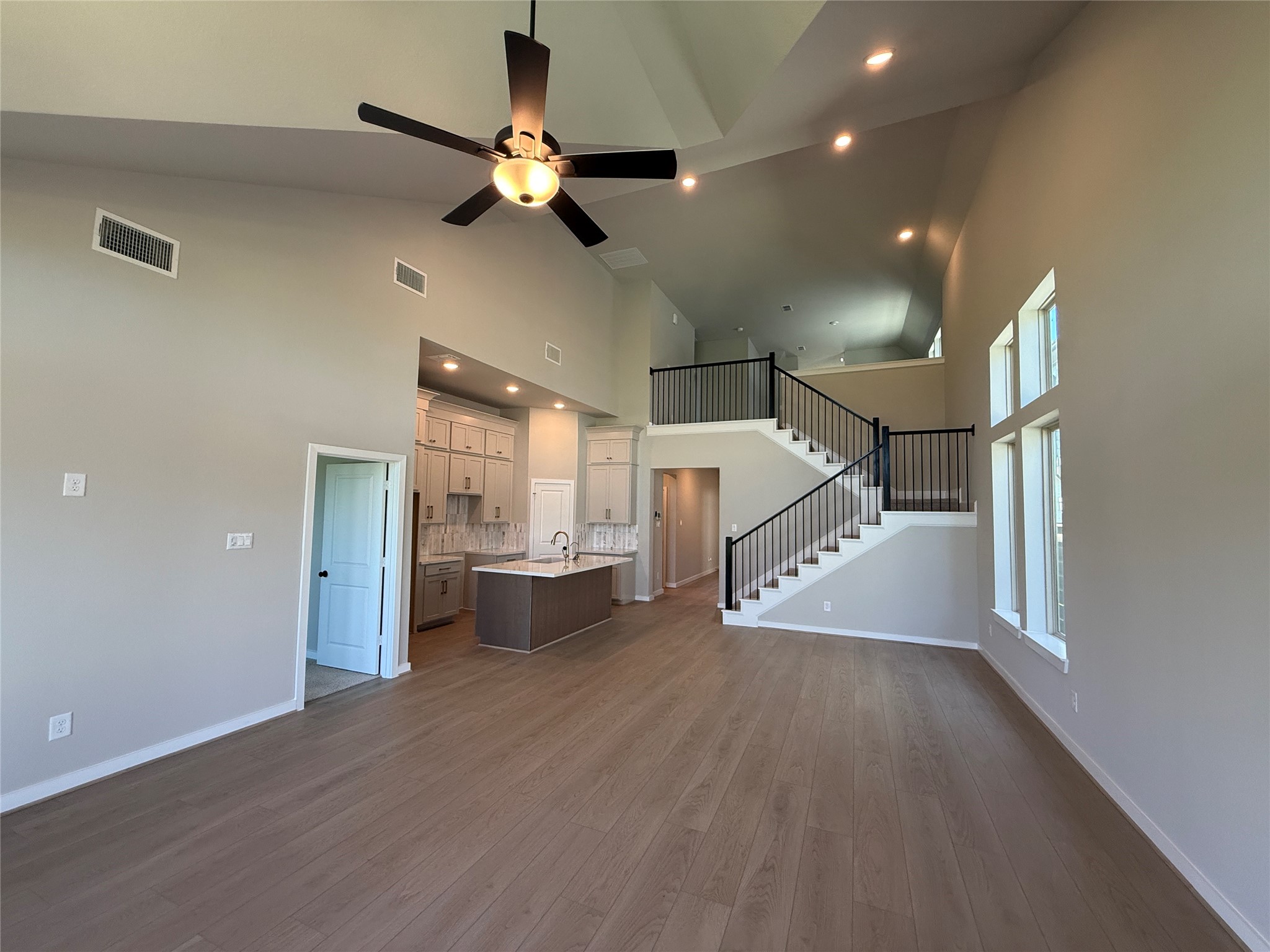 10931 Endeavor Drive Property Photo 6