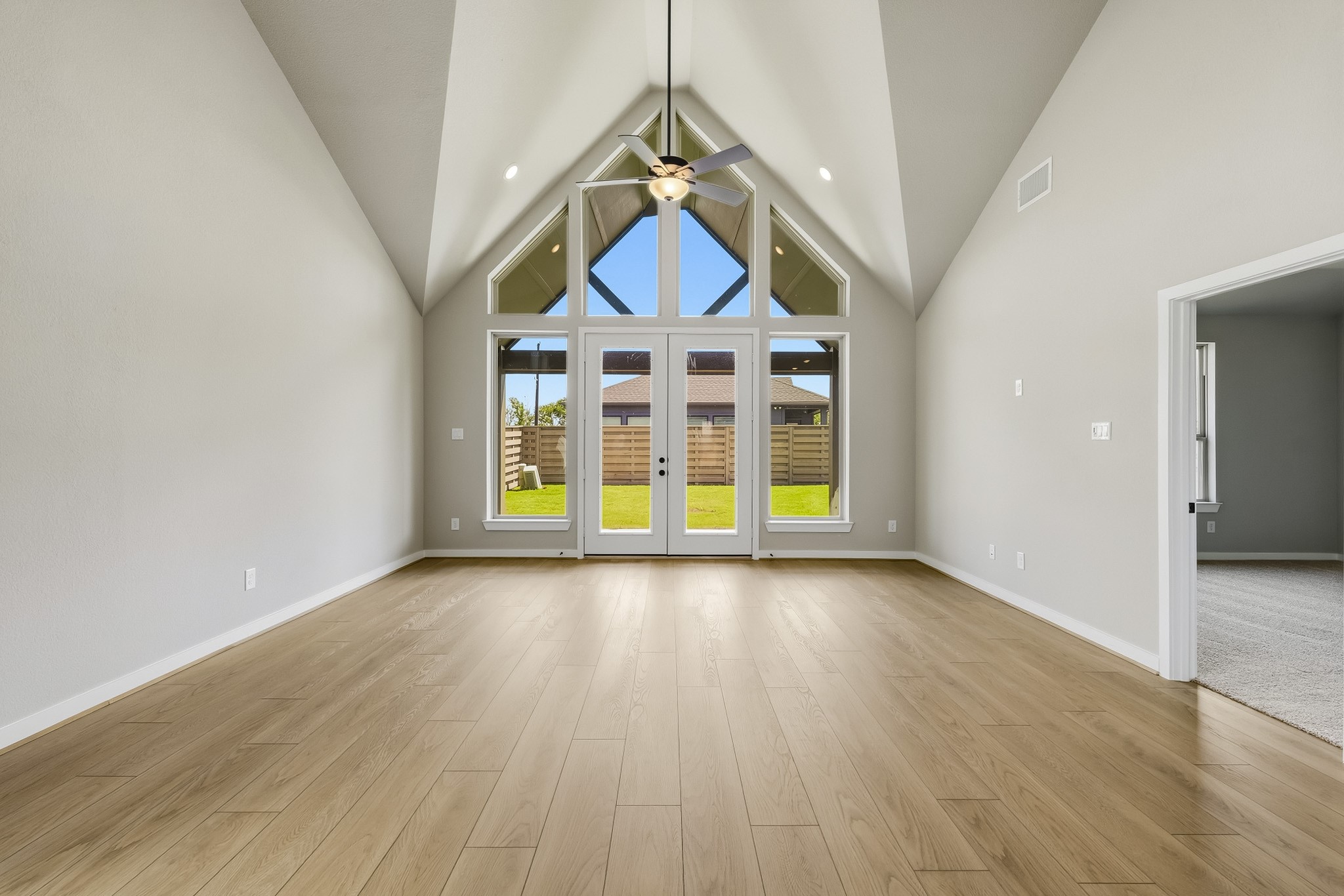 10931 Endeavor Drive Property Photo 6