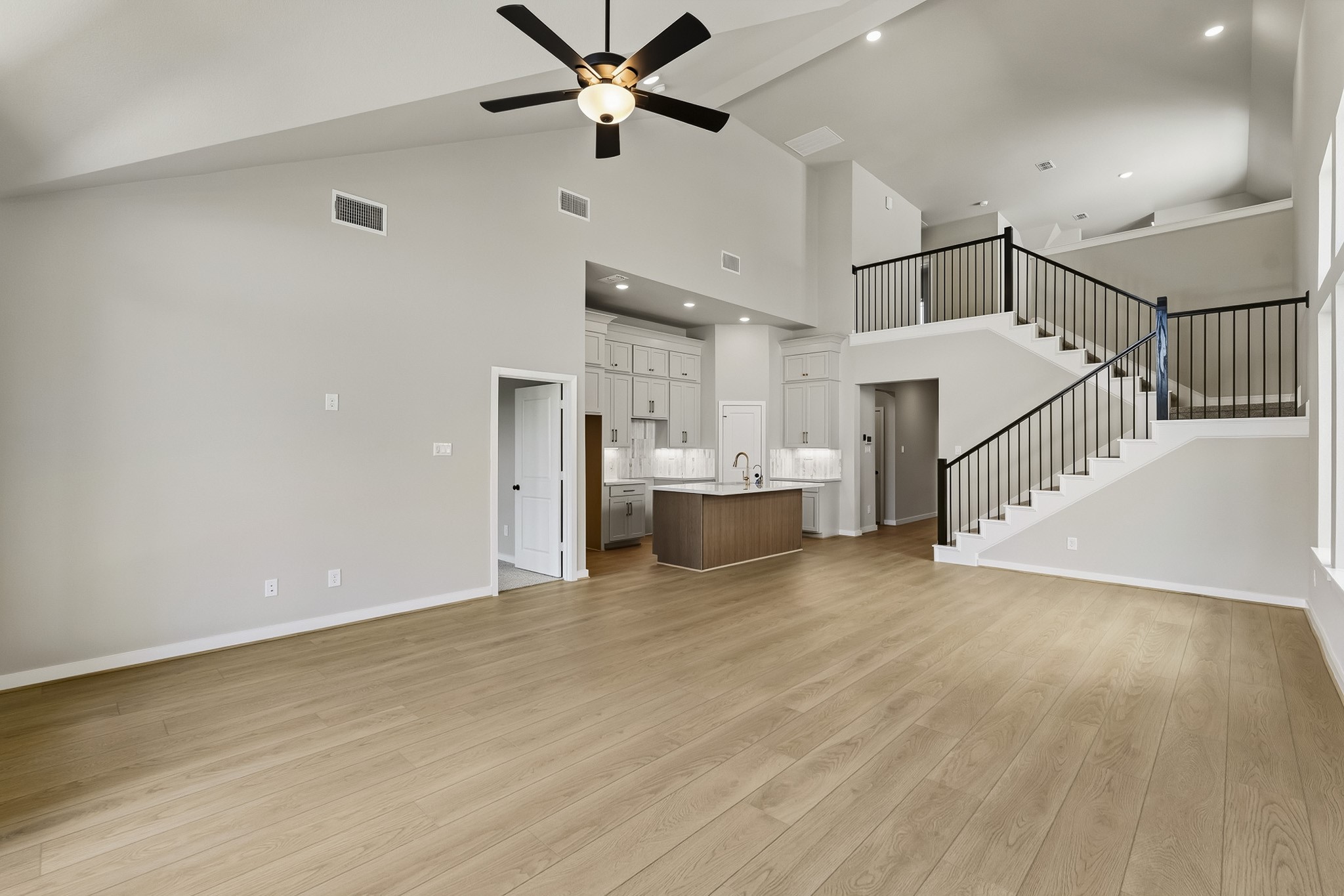 10931 Endeavor Drive Property Photo 7