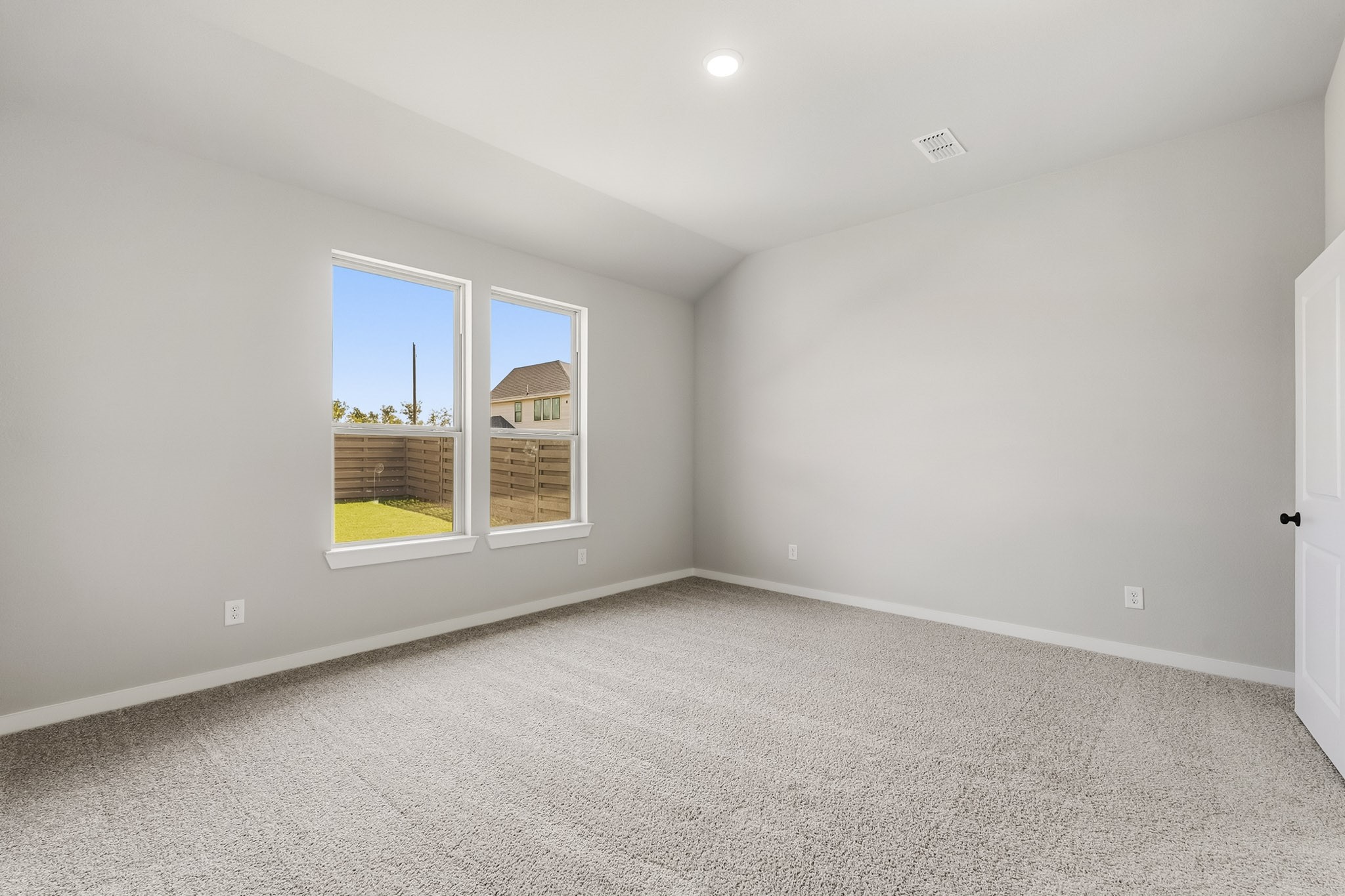 10931 Endeavor Drive Property Photo 8