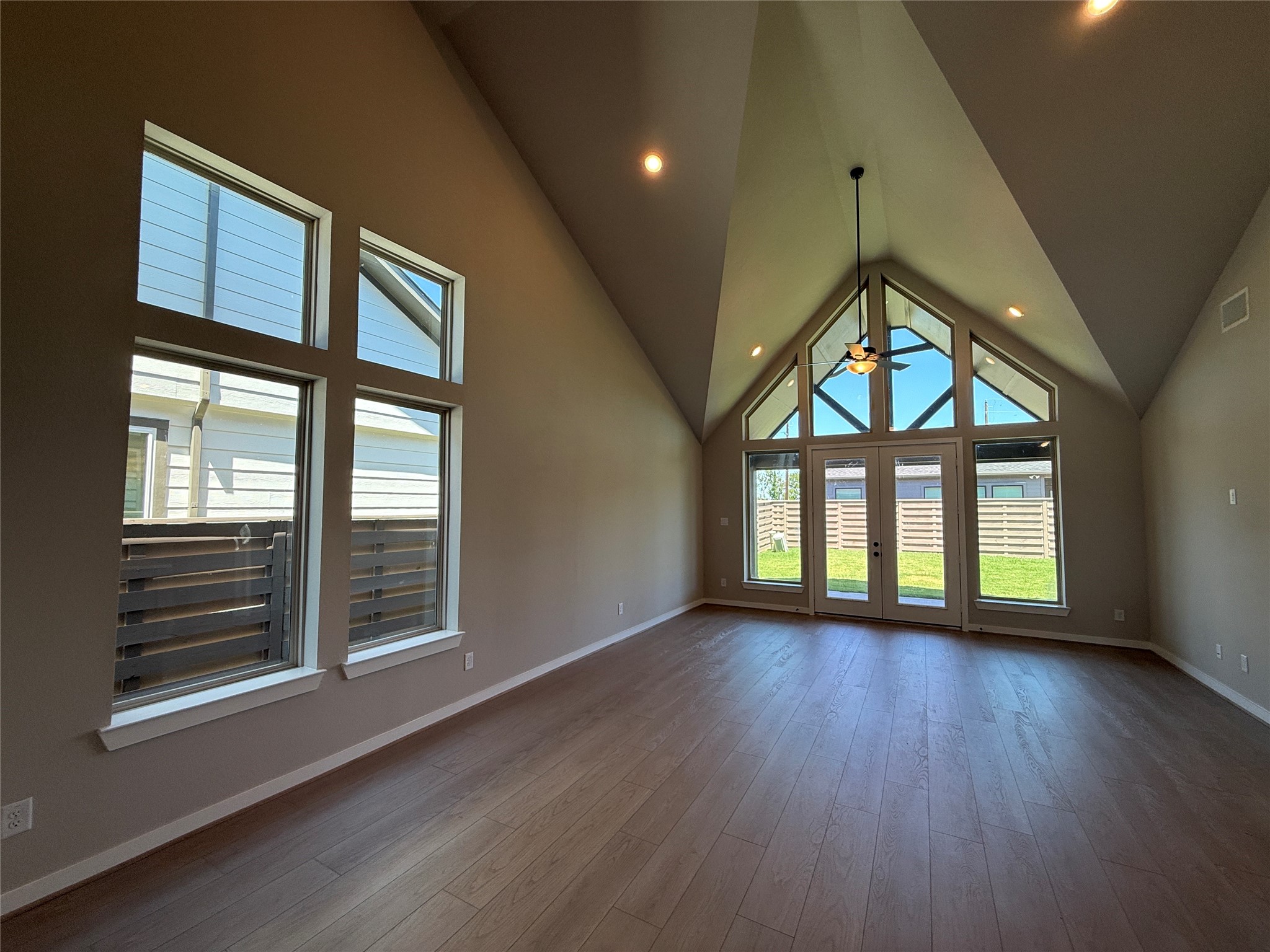 10931 Endeavor Drive Property Photo 9