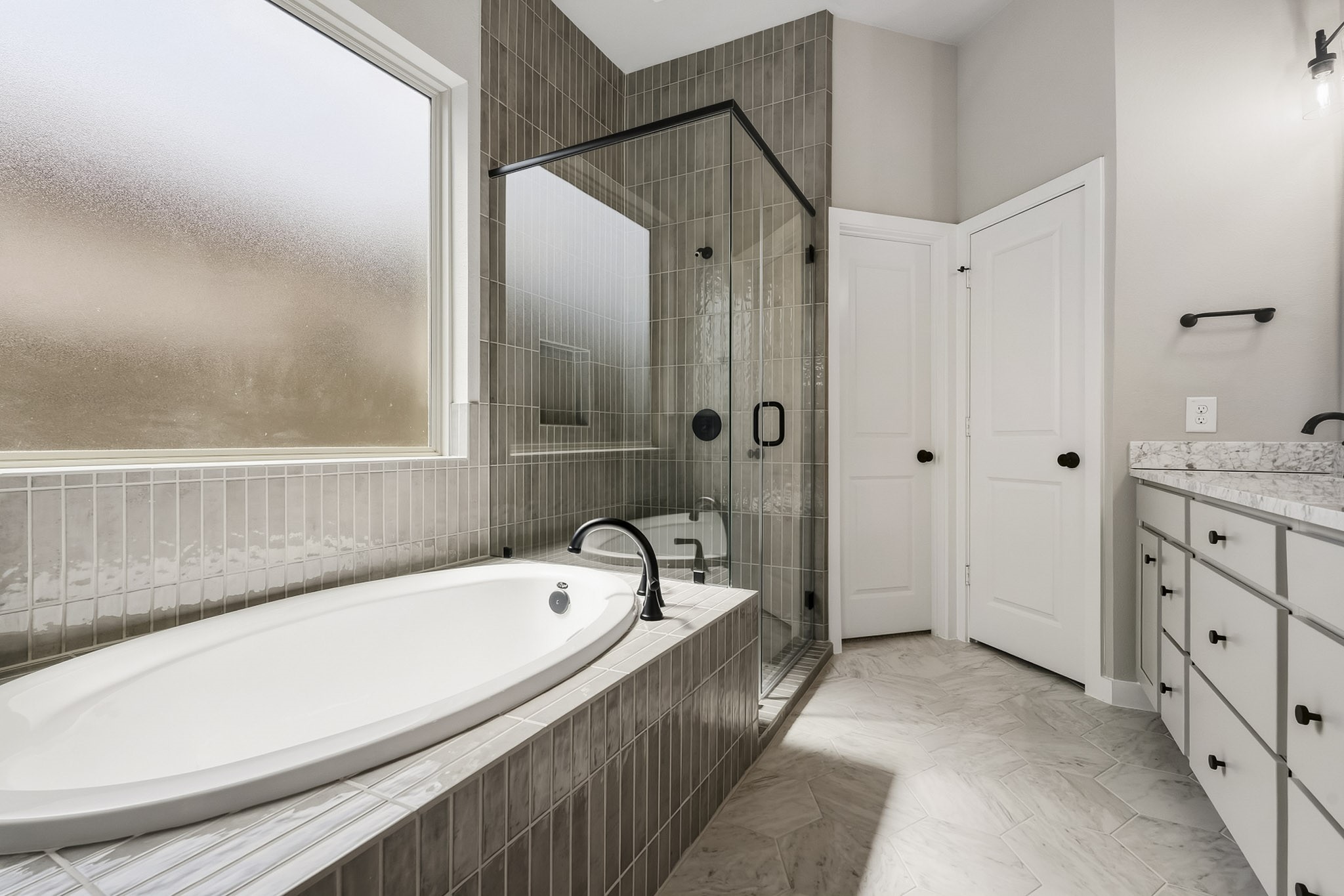 10931 Endeavor Drive Property Photo 10
