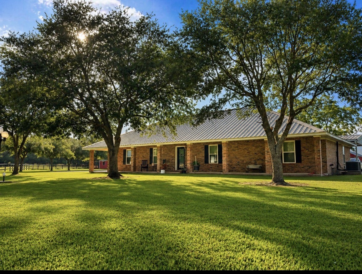 40062 Highway 105 Property Photo 1