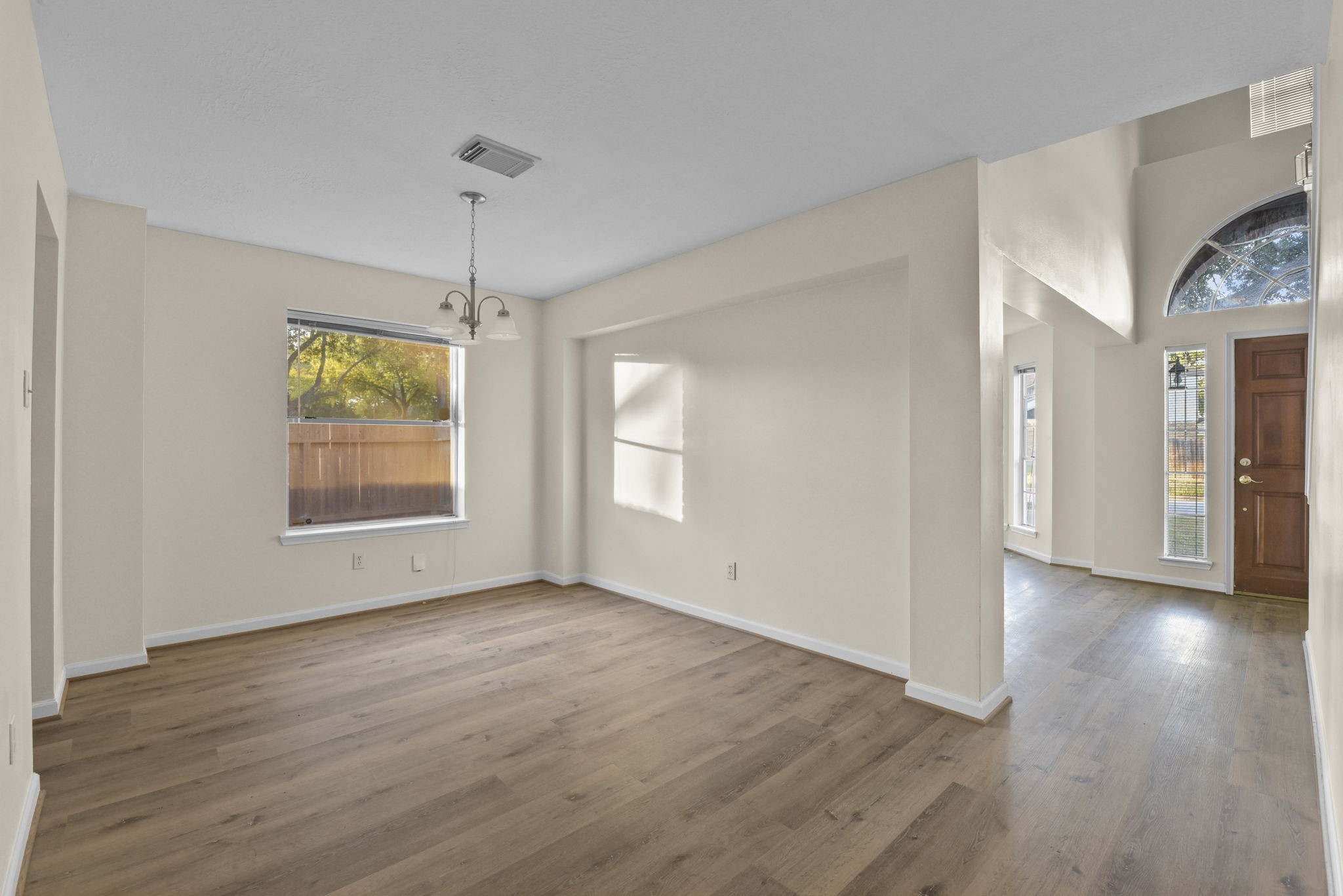 4911 Silver Fox Drive Property Photo 8