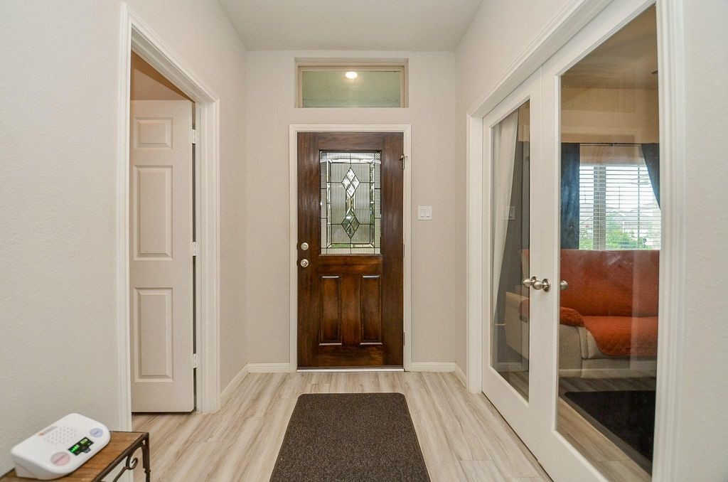 10519 Scrub Oak Drive Property Photo 3