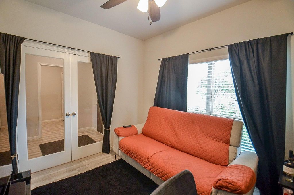 10519 Scrub Oak Drive Property Photo 8