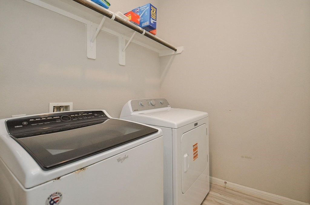 10519 Scrub Oak Drive Property Photo 13