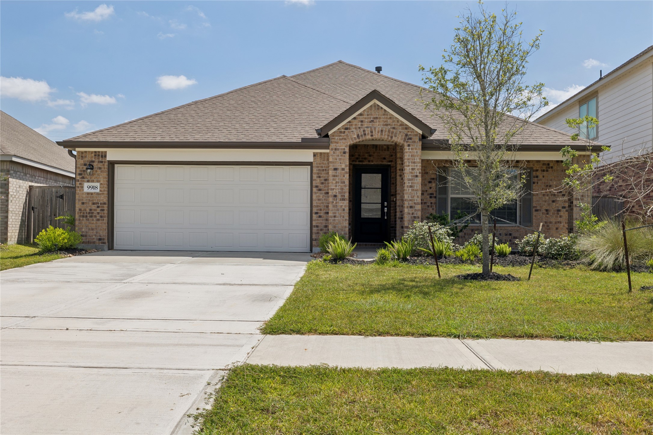 9918 Lockridge Manor Drive Property Photo 2