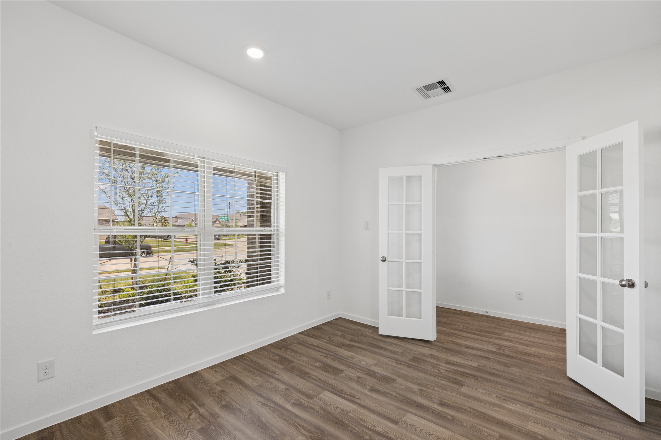 9918 Lockridge Manor Drive Property Photo 4