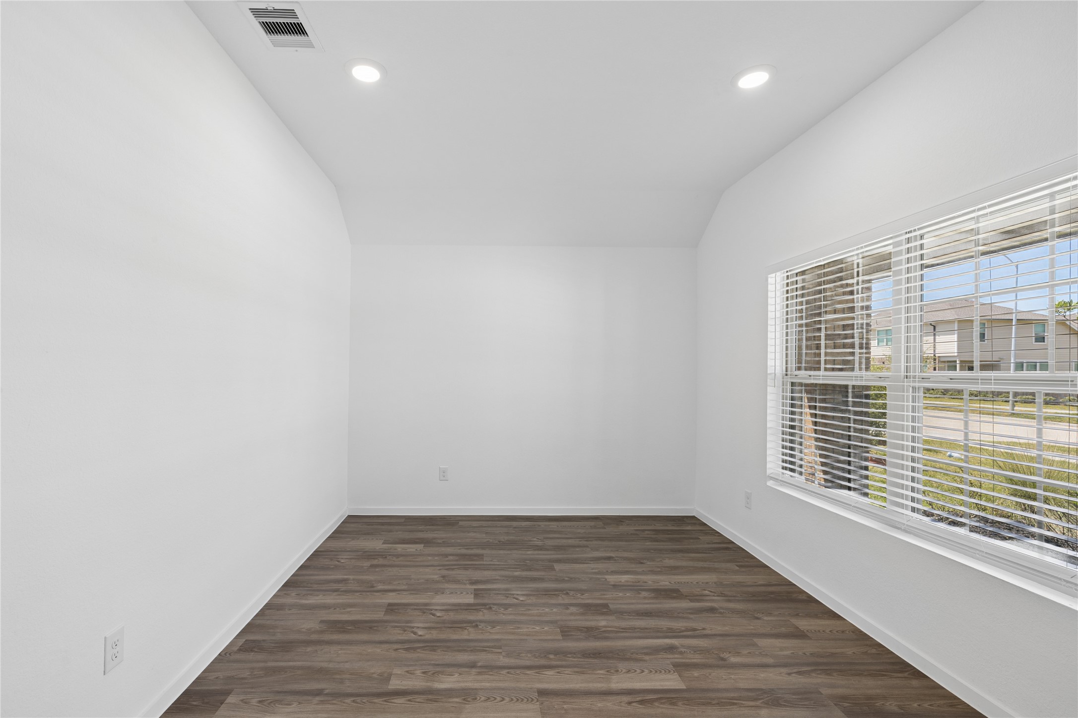 9918 Lockridge Manor Drive Property Photo 5