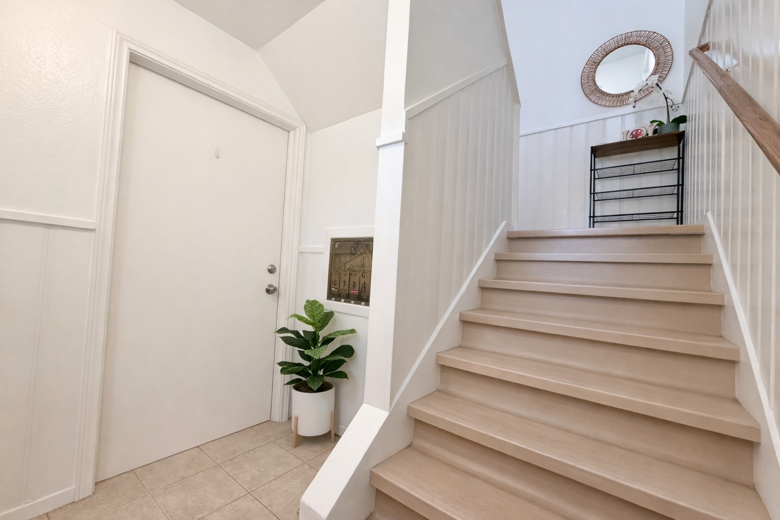 2126 Banks Street 2 Property Photo 7