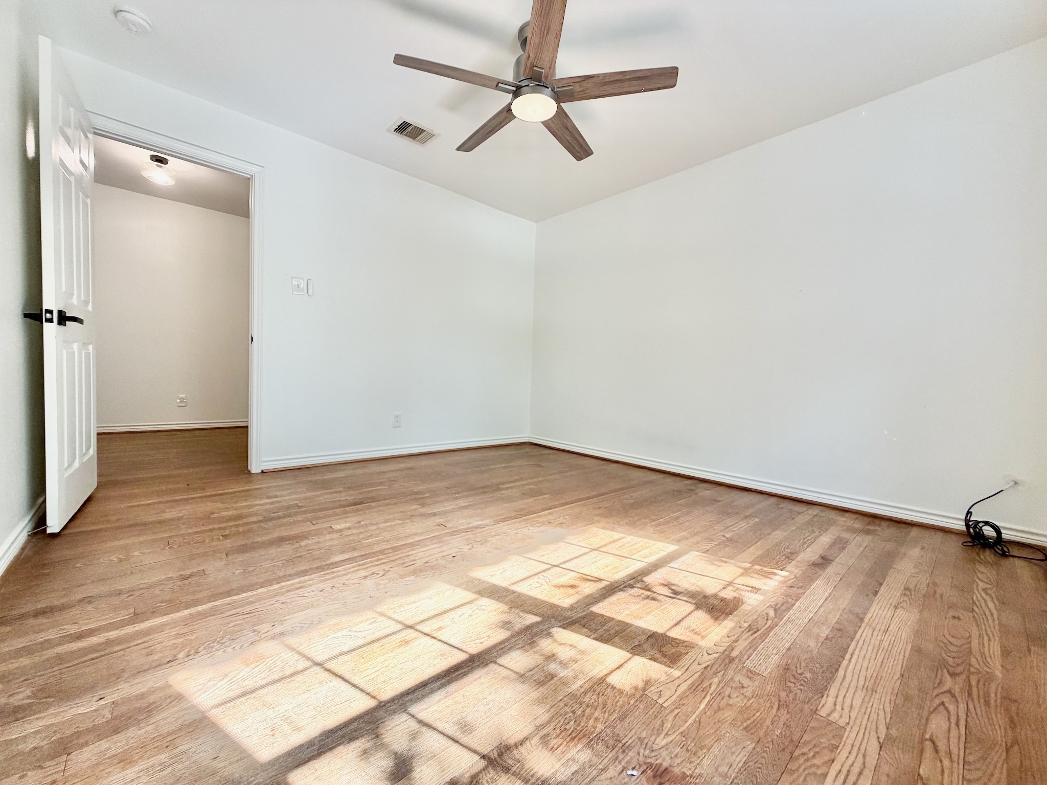 2126 Banks Street 2 Property Photo 18