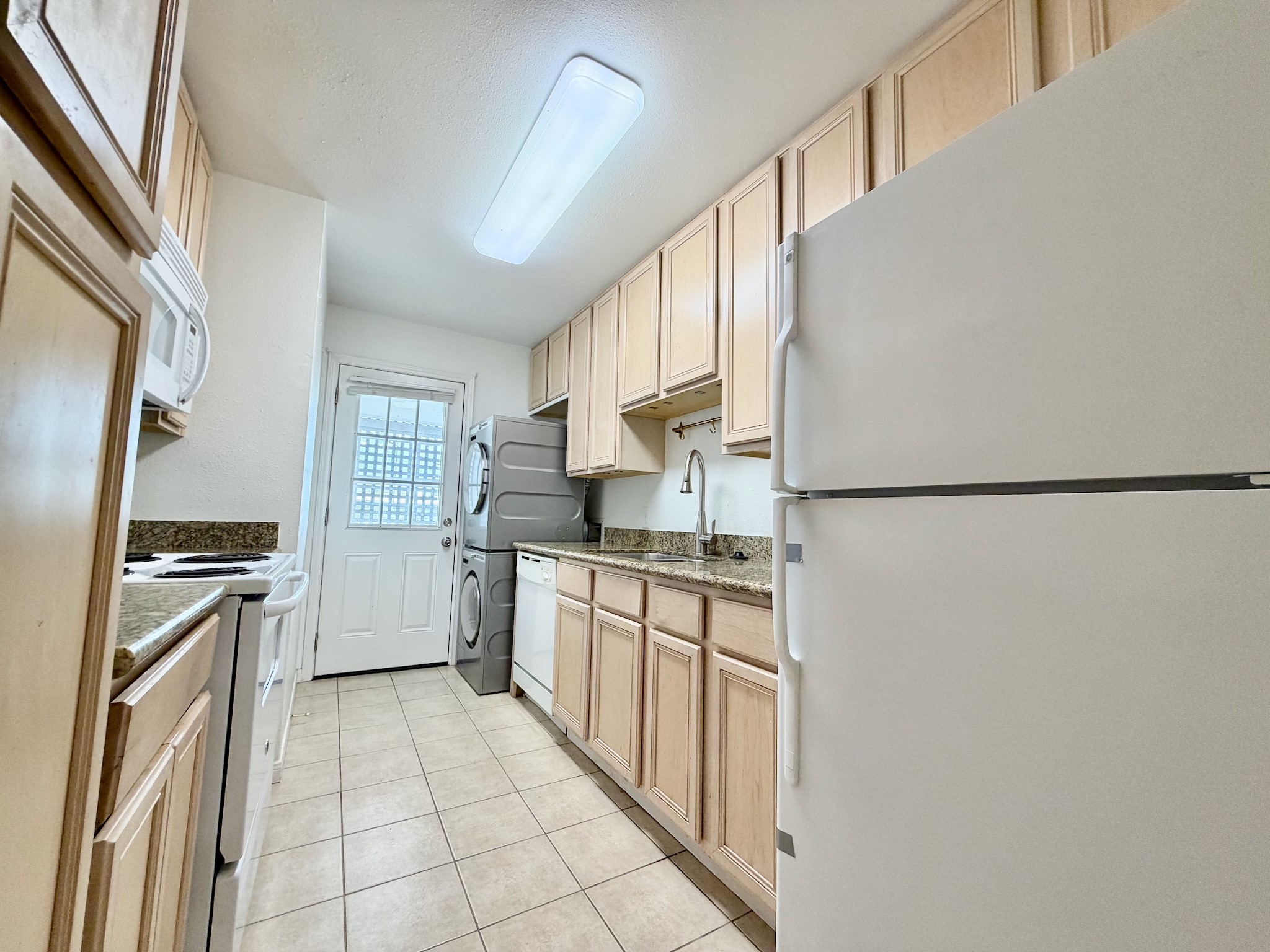 2126 Banks Street 2 Property Photo 29