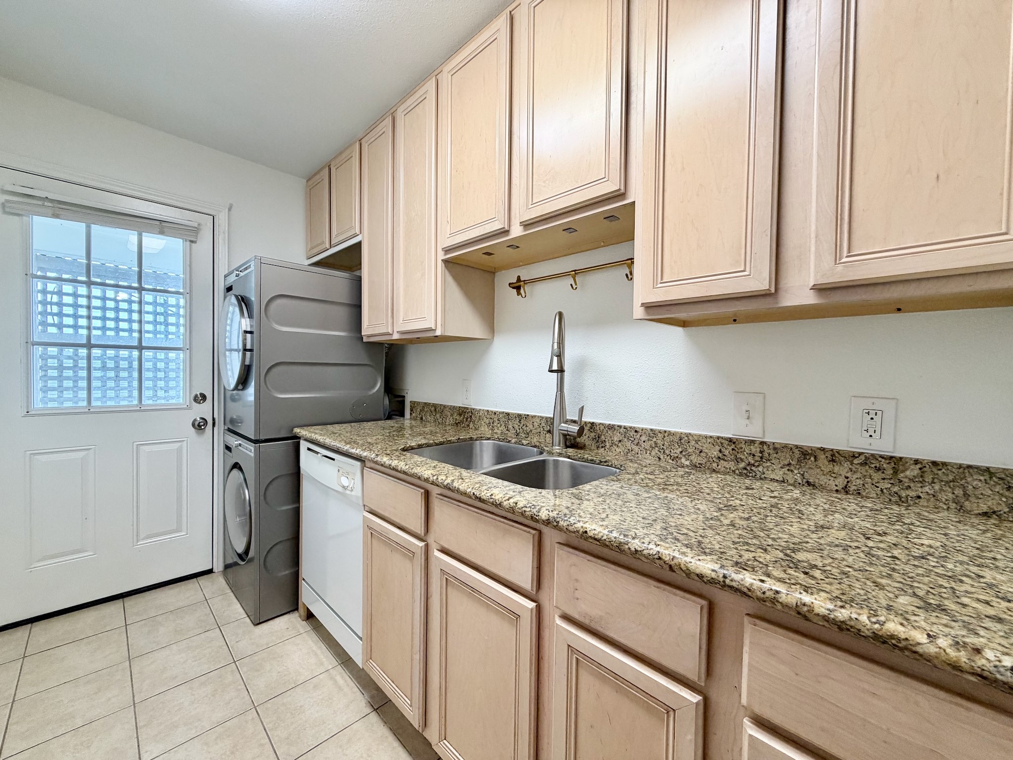 2126 Banks Street 2 Property Photo 31