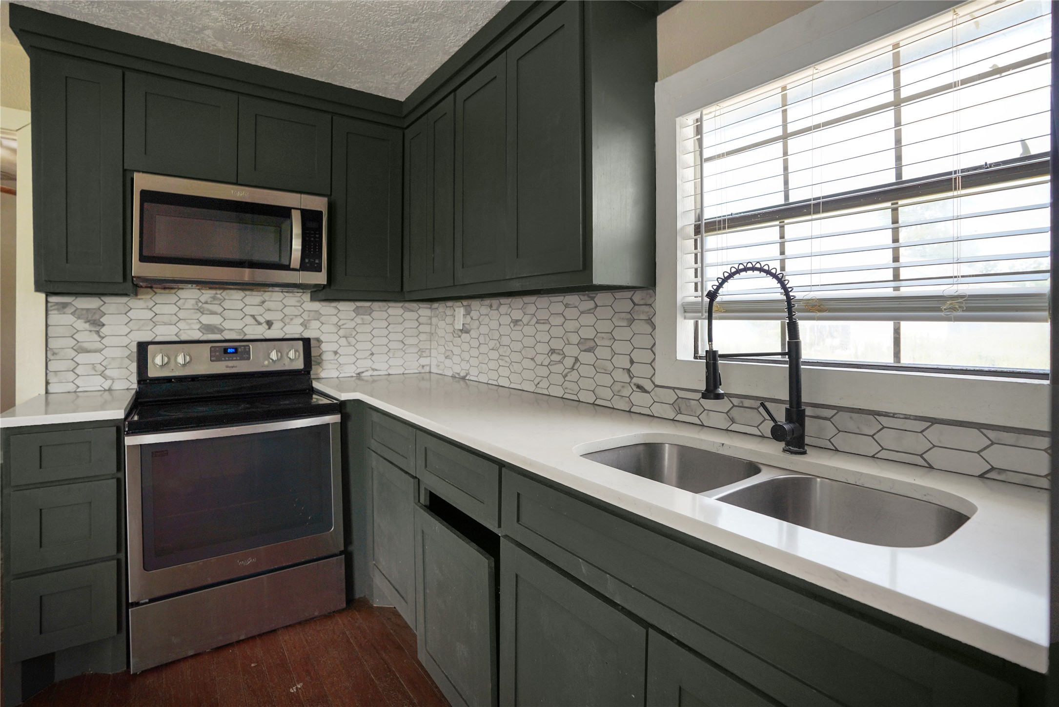 207 Riverside Street Property Photo 17