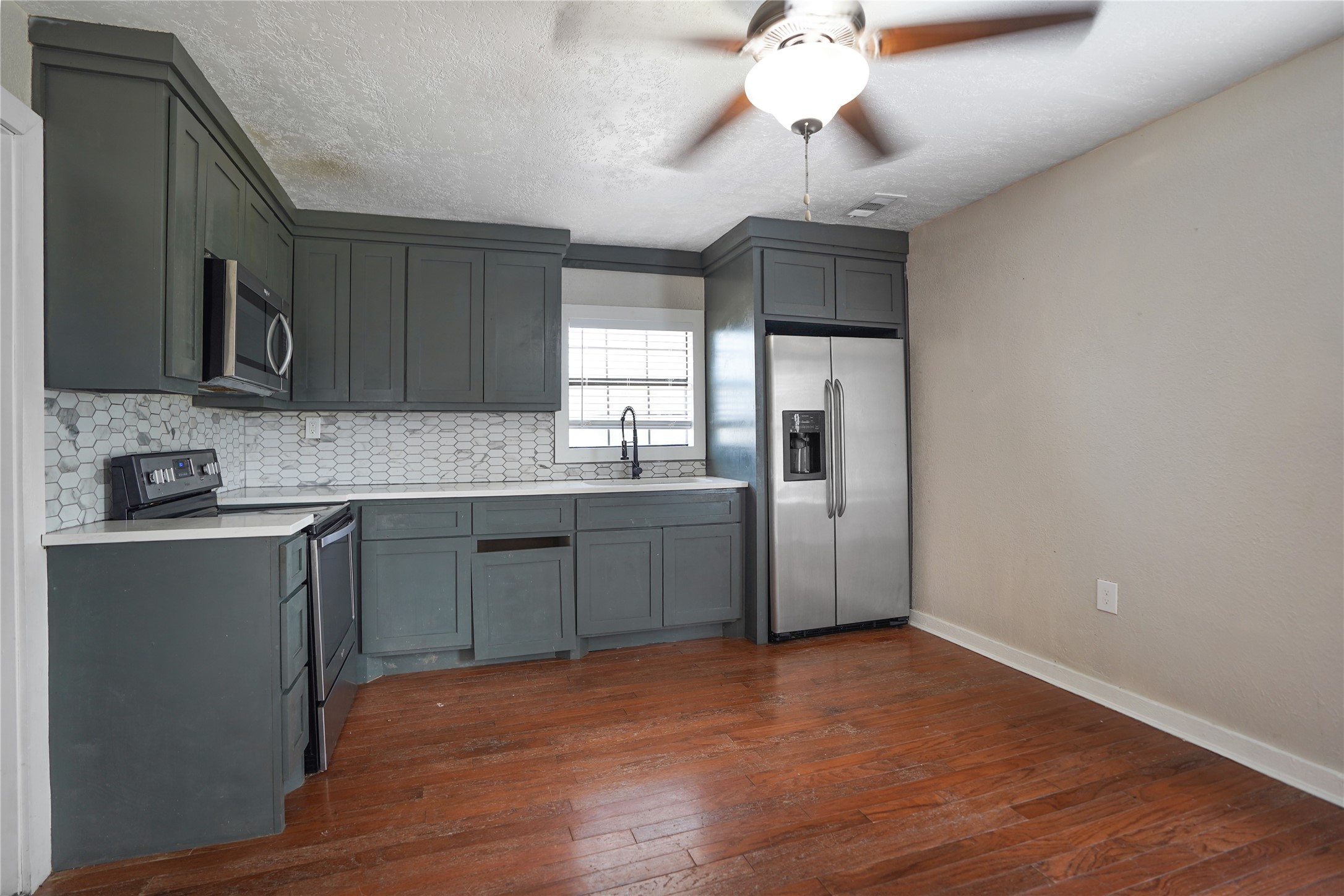 207 Riverside Street Property Photo 18